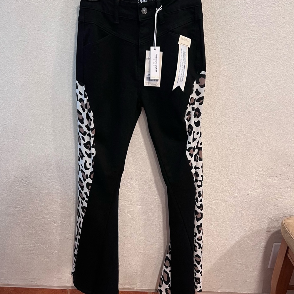 👖 NWT👖 Customized Black Denim with Animal Print Chiffon on Wide Legs. Size 7